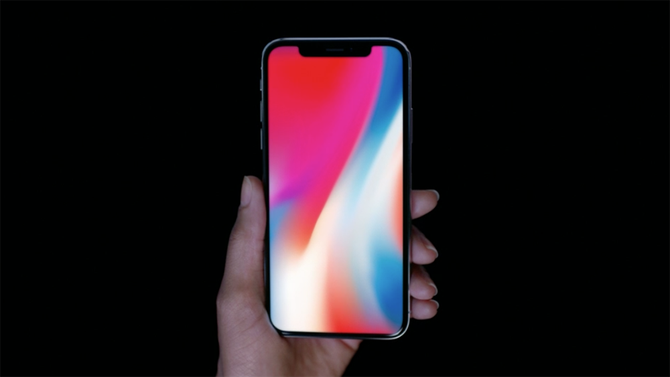 Apple lanza al mercado el Iphone X.