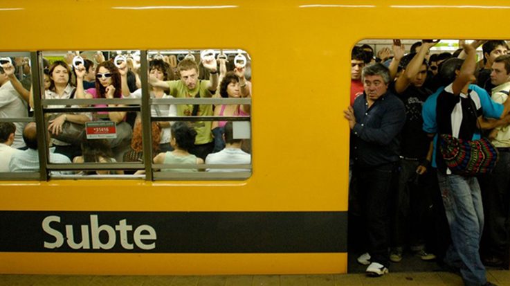 La aplicación móvil, diseñada por estudiantes, permitirá conocer cuántas personas hay en cada vagón del metro para viajar menos apretados.
