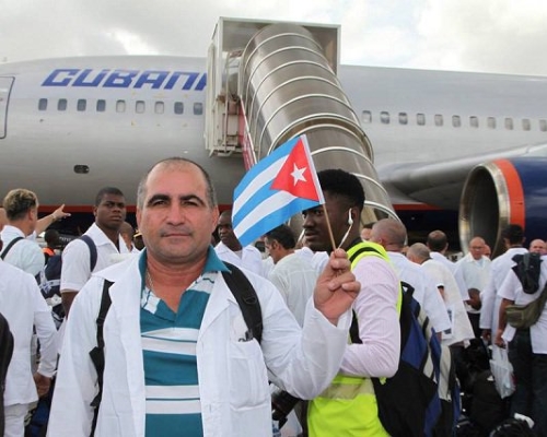 15.75 municipios en todo Brasil recibían asistencia sanitaria de los médicos cubanos.