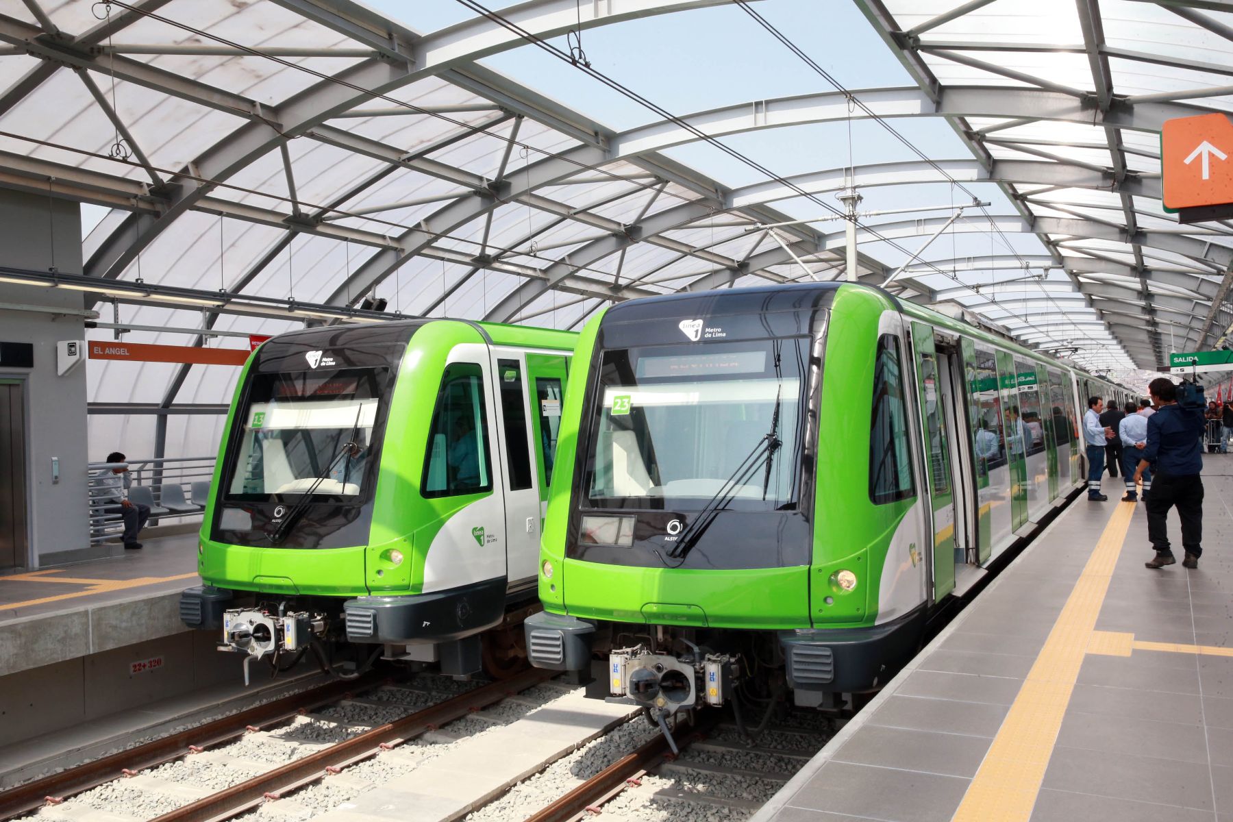 Al incluir más trenes la línea 1 del Metro de Lima aumentará su capacidad de viajeros a 500.000 personas diarias.