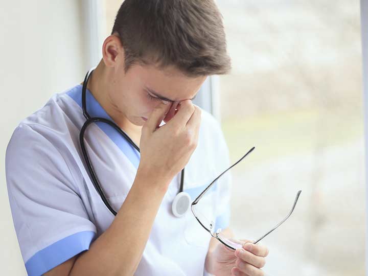 Pediatría es una de las especialidades con menos índice de ‘burnout’, un 53 por ciento.