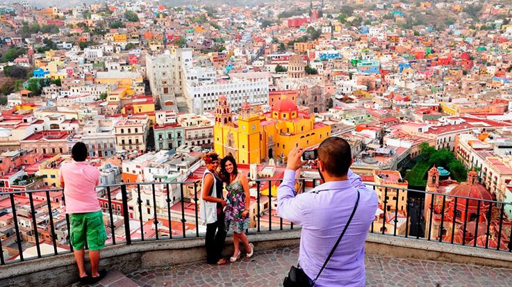 México prevé alcanzar un volumen superior a los 44 millones turistas internacionales para el 2019.