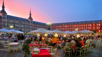 España recibió 4,4 millones de turistas internacionales en el mes de noviembre.