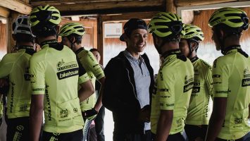 La Fundación Esteban Chaves y la firma Cyclon Zaragoza se unen para apoyar a los ciclistas colombianos de la categoría junior a competir en España.