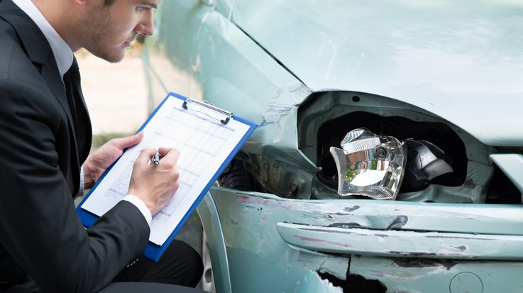 En España se han registrado unas 400 bandas especializadas en el fraude a los seguros de coches durante los últimos cinco años.