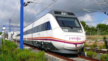 El Renfe estima transportar a 1,05 millones de pasajeros anuales con el nuevo AVE 'low cost'.