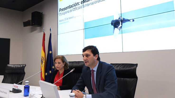 Marisa Poncela, secretaria de Estado de Comercio, y Francisco Javier Garzón Morales, consejero delegado de ICEX.