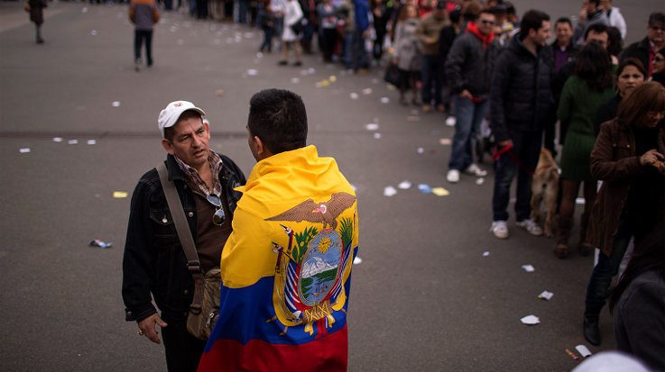 Ecuador multará a los extranjeros que no regulen su situación migratoria.