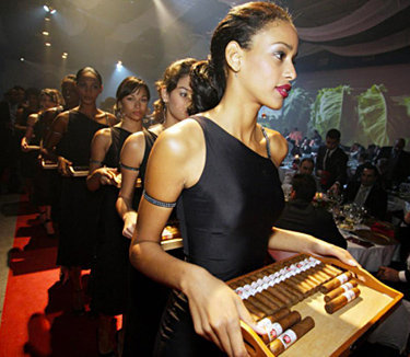  El evento cuenta con la participación de marcas de tabaco cubano como Cohíba y Partagás.