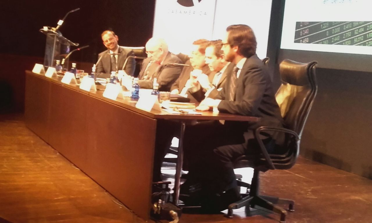 Participantes de la mesa redonda del ‘XI Informe Panorama de Inversión Española en Iberoamérica’.