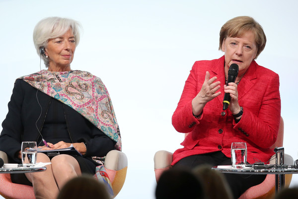 Christine Lagarde, presidenta del FMI, junto a Angela Merkel, canciller de Alemania.