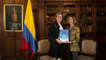 Patricia Llombart, embajadora de la UE en Colombia, y Patti Londoño, viceministra de Relaciones Exteriores de Colombia.
