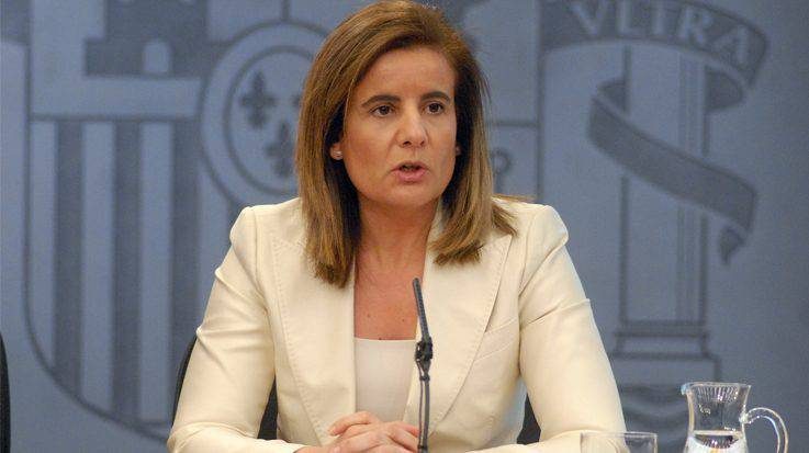 Fátima Báñez, ministra de Empleo, ha acordado repartir un total de 2.054,8 millones de euros para políticas activas de empleo en las comunidades autónomas.