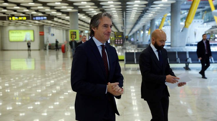 Íñigo de la Serna, ministro de Fomento, camino a la presentación del plan inmobiliario del aeropuerto Adolfo Suárez Madrid-Barajas.