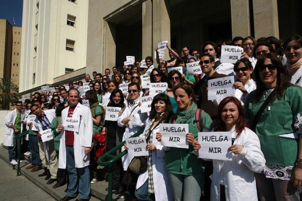 La huelga dará inicio este viernes 11 de mayo a las 15:00 horas en los Servicios de Urgencias del Hospital Virgen de las Nieves y el Hospital Campus.