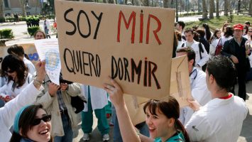 Los residentes de las Urgencias Hospitalarias de Granada inician huelga indefinida.