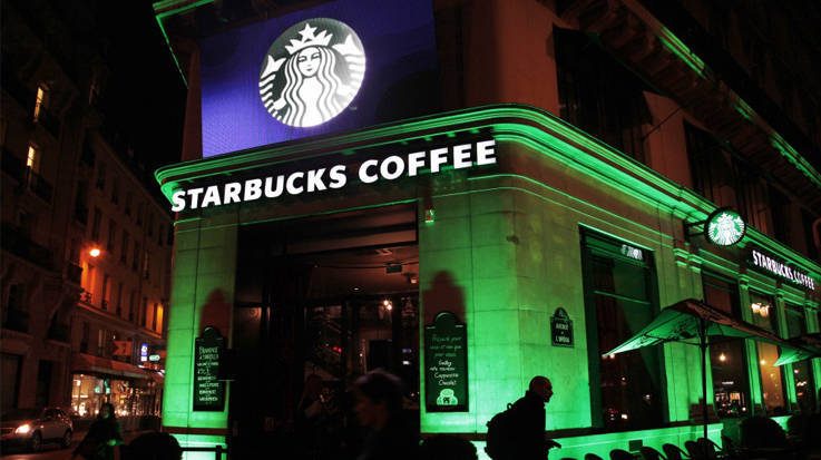 Nestlé ha llegado a acuerdo con Starbucks para adquirir por 5.988 millones de euros los derechos perpetuos de la cadena de cafeterías.