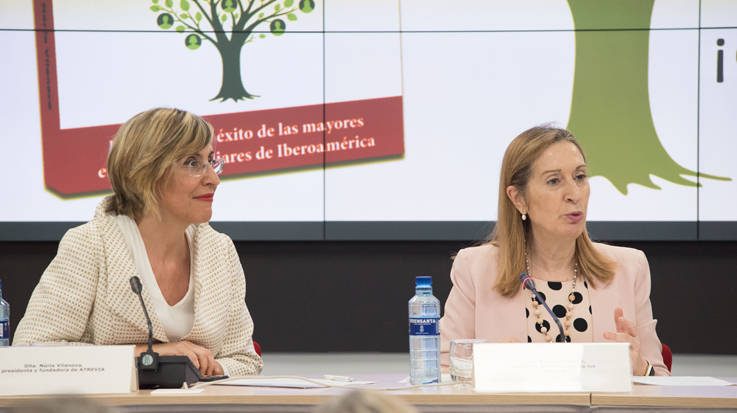 Núria Vilanova, presidenta de Atrevia, y Ana Pastor, presidenta del Congreso de los Diputados.