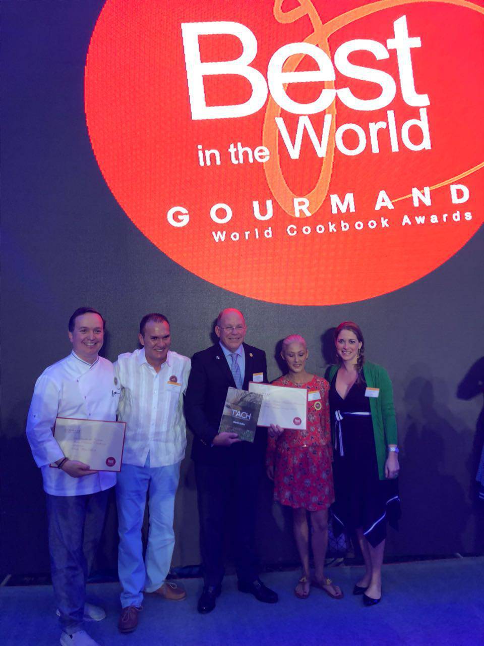 Charlie Collins recibiendo el premio ‘Best in the World Culinary Heritage’ en los ‘Gourmand World Cookbook Awards 2018’.