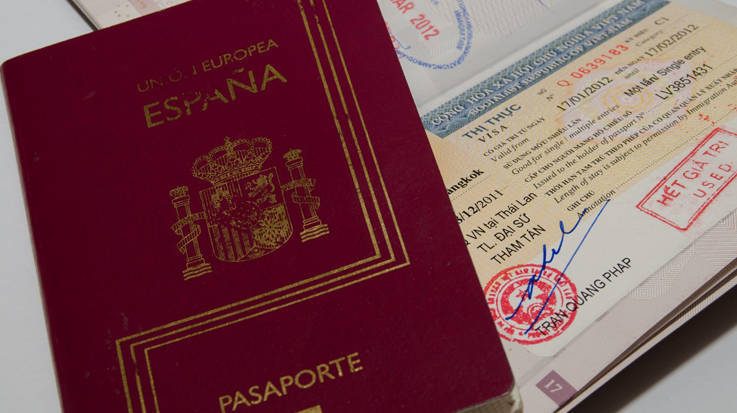 La regulación de extranjería de España resume cuáles son los casos por los que un extranjero puede acceder al mercado laboral sin un permiso de trabajo.