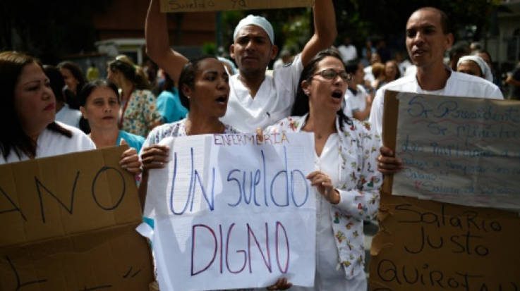 El Colegio de Enfermeras de Caracas ha convocado desde el pasado 25 de junio a un paro gremial sanitario por el bajo aumento del salario mínimo.