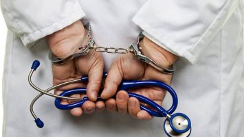 El estudiante de Medicina ha abusado de dos pacientes de 16 y 18 años, respectivamente.