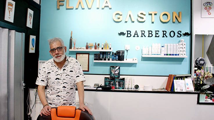 Jorge Ferreyra, propietario de la Barbería Flavia & Gastón.