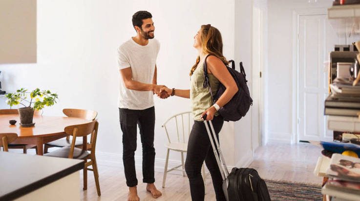 La Comisión Europea ha solicitado a Airbnb adaptar sus normativas de protección de los consumidores y ser transparente con la presentación de los precios.