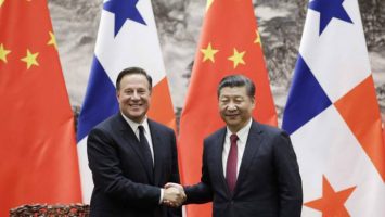 Juan Carlos Varela, presidente de Panamá, y Xi Jinping, presidente de la República Popular China.