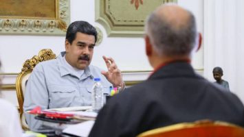 Nicolás Maduro anuncia un plan nacional para revertir la tendencia negativa de la economía en Venezuela.