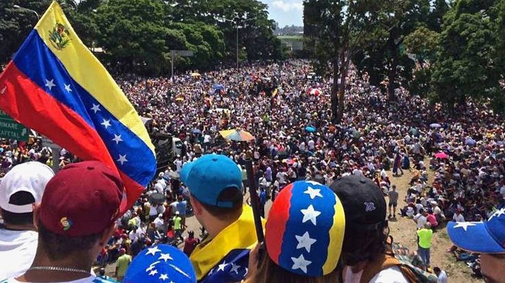 Perú y Ecuador exigirán el pasaporte venezolano para permitir el acceso al país.