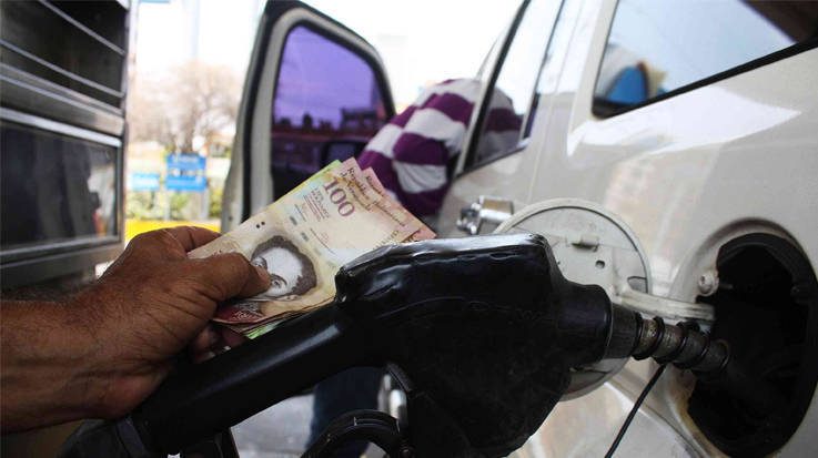 El Gobierno de Venezuela anuncia que eliminará la subvención de la gasolina para ciertos sectores.