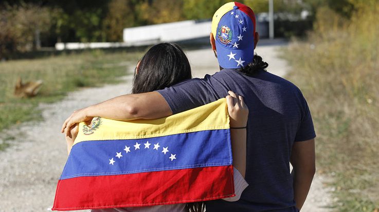 Los venezolanos ganan apoyos institucionales en España y Estados Unidos a favor de la protección temporal.