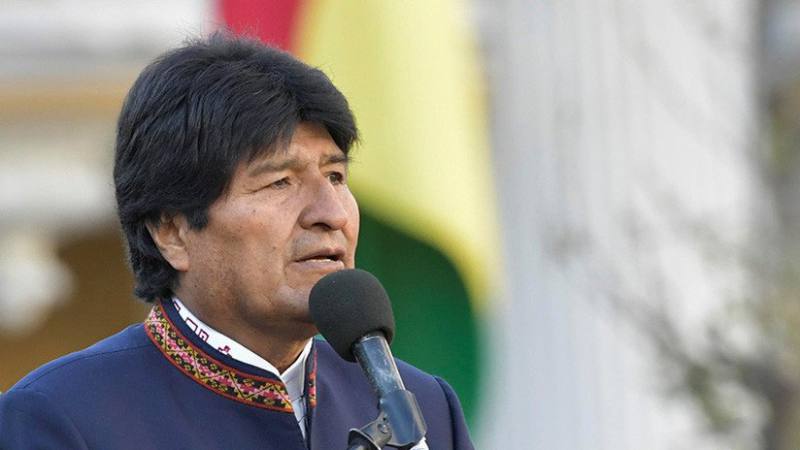 El seguro universal de salud está financiado con recursos del Tesoro General de la Nación de Bolivia.