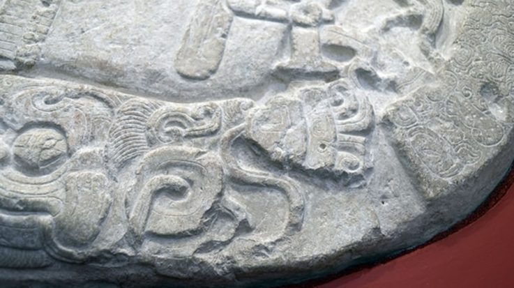 Encuentran en Guatemala un altar maya similar a las estrategias de Juego de Tronos.