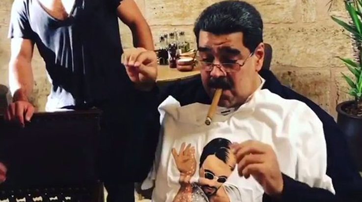 Nicolás Maduro durante su cena en el restaurante del emblemático chef turco Nusret Gökçe.