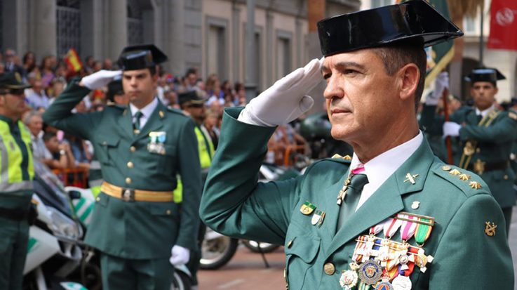 La Guardia Civil anuncia la licitación para la adquisición de nuevas condecoraciones por 400.000 euros.