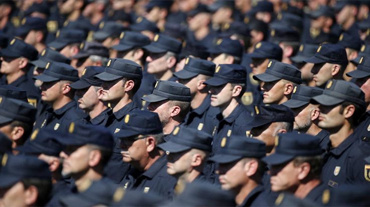 Los aspirantes al Cuerpo Nacional de Policía gastan una media de unos 3.500 euros.