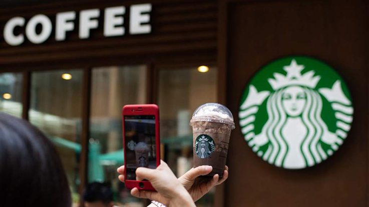 La apertura de un Starbucks incrementa el valor de las viviendas en la zona.