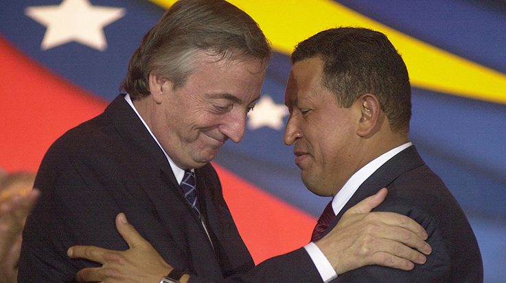 Néstor Kirchner y Hugo Chávez realizaron “maniobras especulativas” y sacaron 25 millones de dólares cada uno.