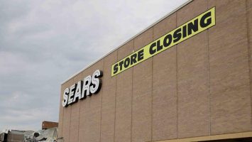 Sears en quiebra por el auge del comercio electrónico.