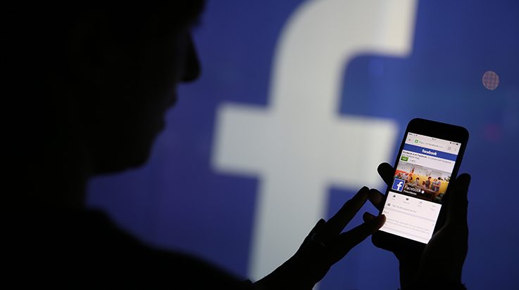 Facebook se suma a la lucha en contra de las 'fake news' en México, Colombia, Argentina y Brasil.