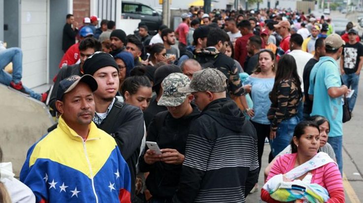 Miles de venezolanas esperan ingresar a Perú antes de que expire el plazo para solicitar el Permiso Temporal de Permanencia.