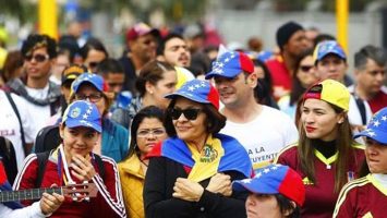 El Gobierno de Pedro Sánchez, junto al Consejo de Ministros, deberán aprobar o denegar la medida a favor de la legalización de la migración venezolana.