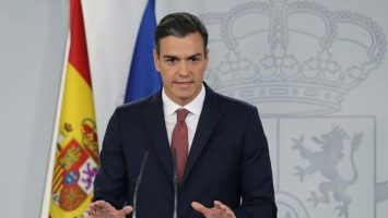 Pedro Sánchez anuncia el aumento del salario mínimo a 900 euros mensual.