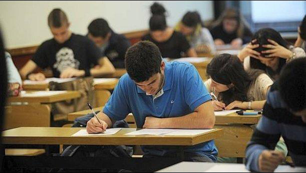 Aspirante durante el examen MIR.