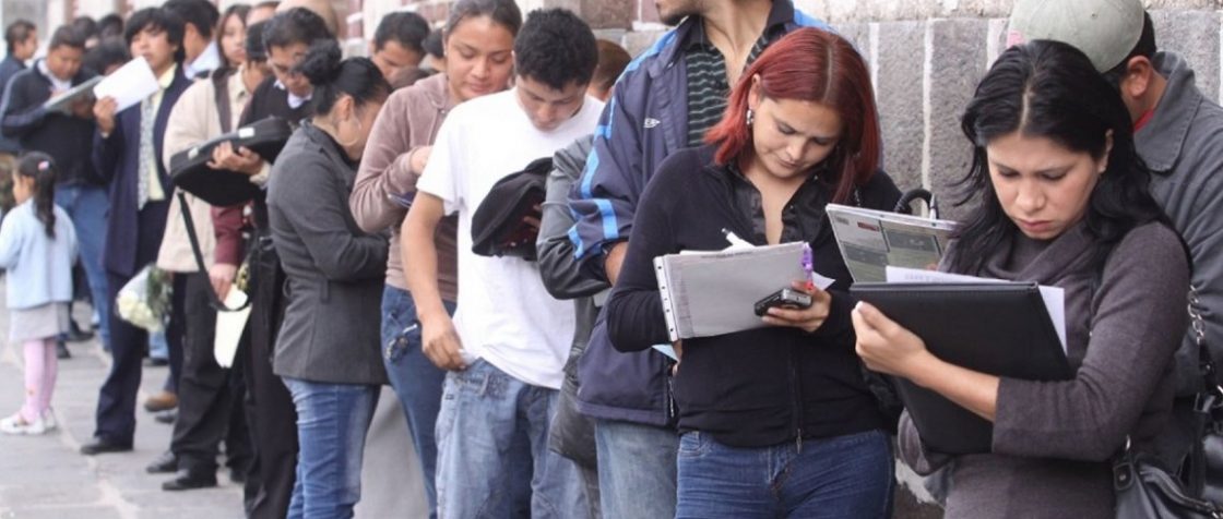 jovenes en fila