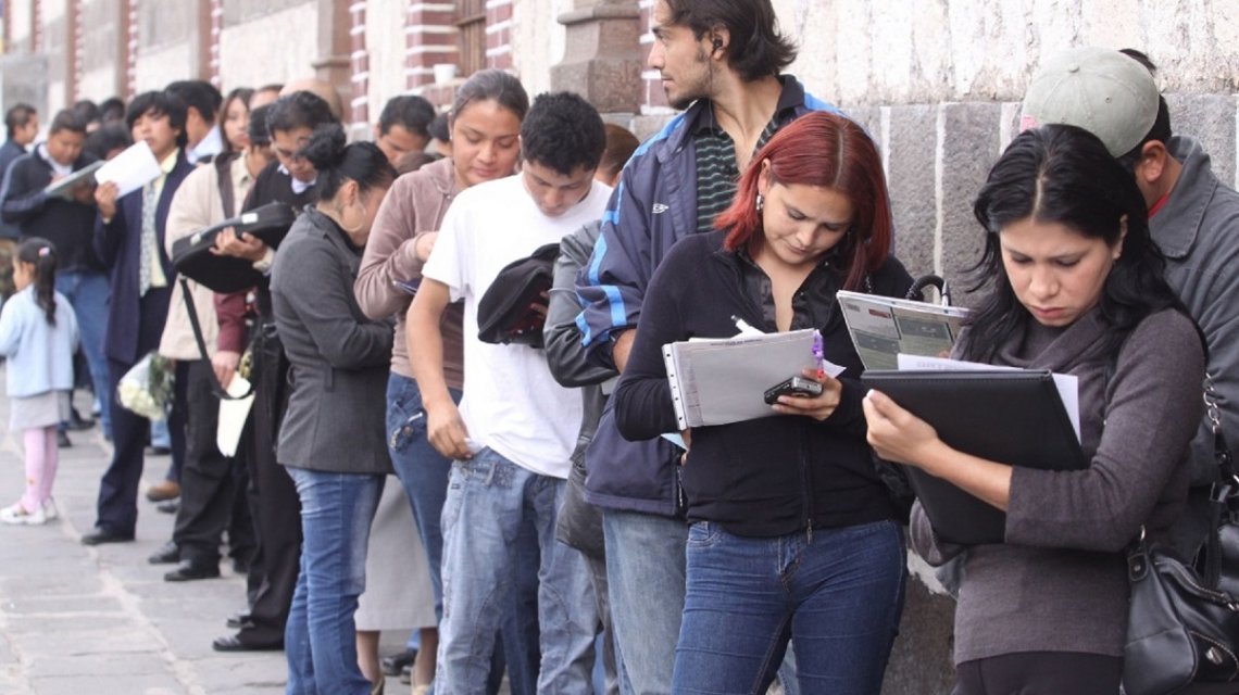 jovenes en fila