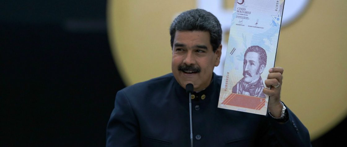 Maduro y billetes