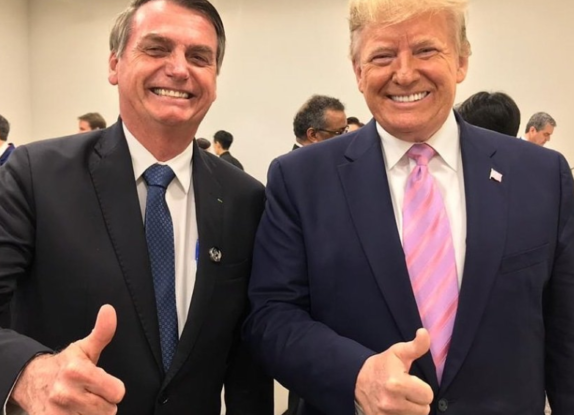 Jair Bolsonaro y Donald Trump acuerdan facilitar las deportaciones